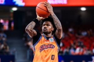 古德温场均7.1助荣膺CBA常规赛助攻王 廖三宁6.1助夺本土助攻王