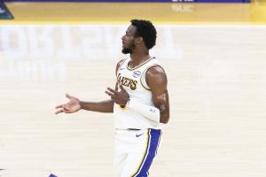 太子给力表现！布朗尼替补连砍5分 火箭替补11中1合计仅得3分