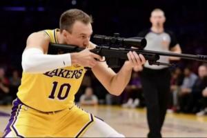 天差地别！肯纳德季后赛前2场场均25分5板 文森特场均2.5分1板