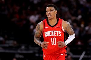 关键失误葬送整场表现！小史密斯6记三分险造逆转 空砍24分6板