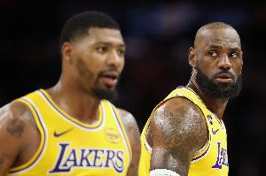 湖人季后赛至今场均20次失误全联盟最多 雷霆场均8.7次最少！最新头条