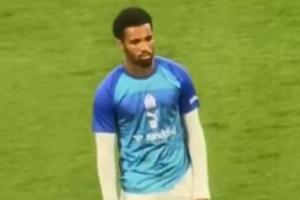 大变样！19岁恩瓦内里蓄起胡子，赛前热身时显得有些心不在焉最新头条