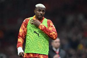 意媒：奥斯梅恩拖欠奔驰9万欧租车费且不归还车辆，被告非法侵占