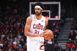 追梦：阿伦一进季后赛就变得很软 就像变成了另一个球员