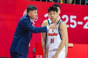 媒体人：广东想赢球 不打出完美比赛是不行的 要把防守真正做好