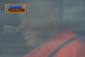 没受影响！姆巴佩今天驾车抵达训练基地，抵达时依然大笑