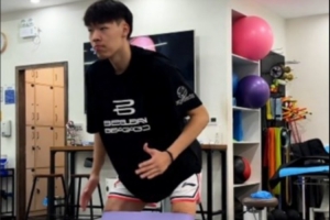 因膝盖手术赛季报销！广东男篮球员张昊进行前叉康复训练
