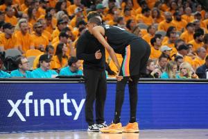 米奇谈文班身背5犯出战末节：我们不会保留 他真犯满那就见招拆招