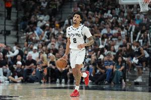 成熟老练！迪伦·哈珀半场14分钟5中4拿9分2板 三分2中1