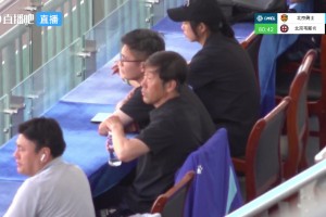 熟悉的身影！前中国男足主帅高洪波亲临中冠赛场观战北京德比相关视频